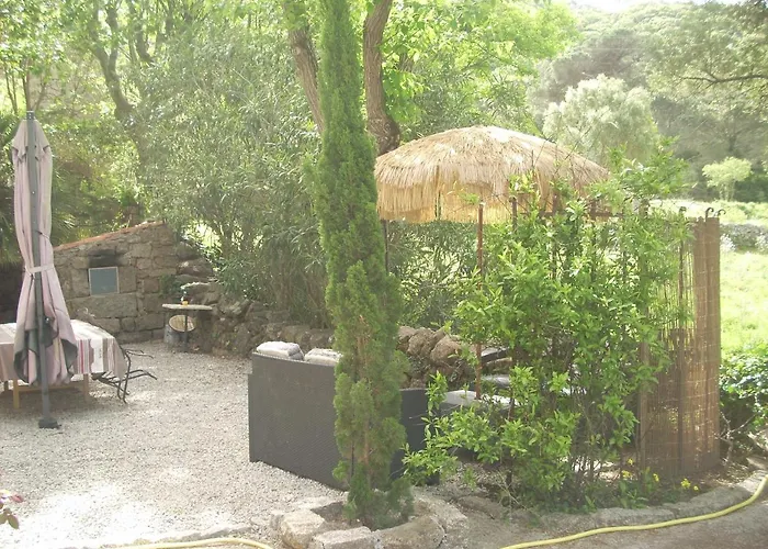 Demeure Traditionnelle En Pierre Avec Piscine 度假居 *