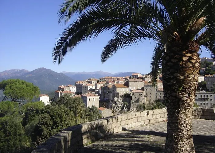 Demeure Traditionnelle En Pierre Avec Piscine
