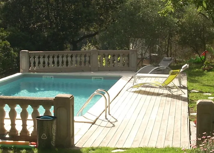 Demeure Traditionnelle En Pierre Avec Piscine *